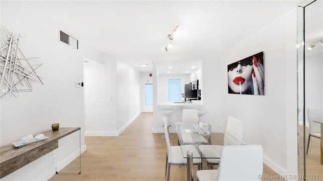 Building Photo - 450 Paradise Isle Blvd