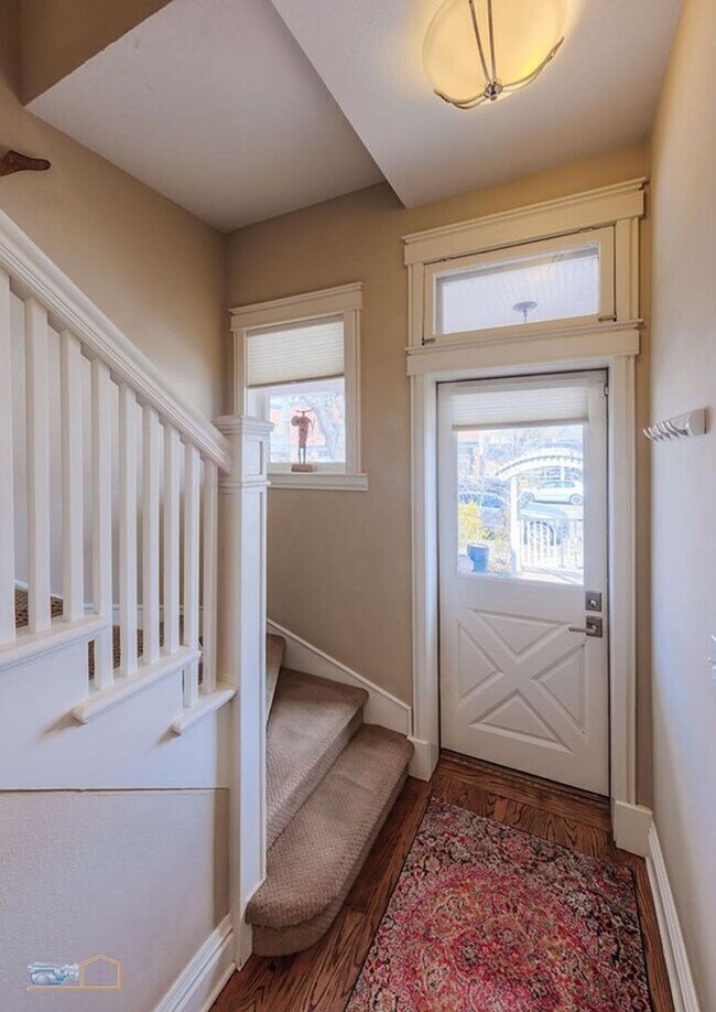 Building Photo - Beautiful 2B/2.5B Historic Home on Pearl Street