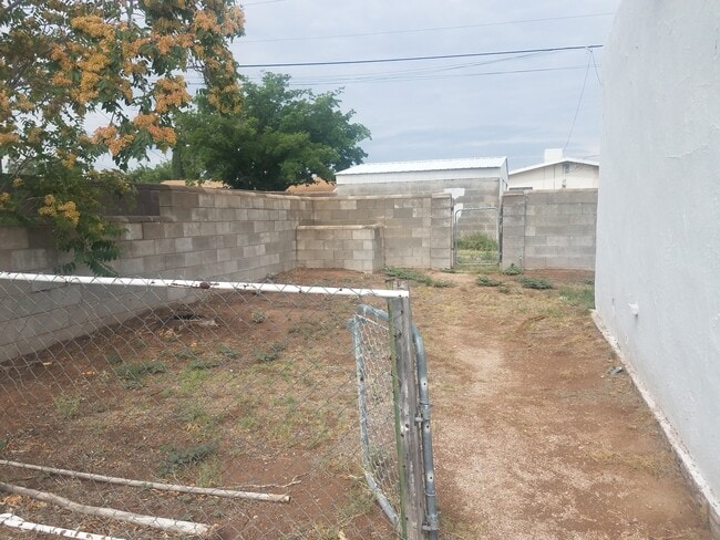 Building Photo - 1204 S Gold Ave