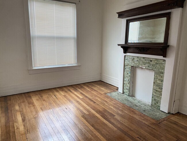 Building Photo - 585 Harper Ave