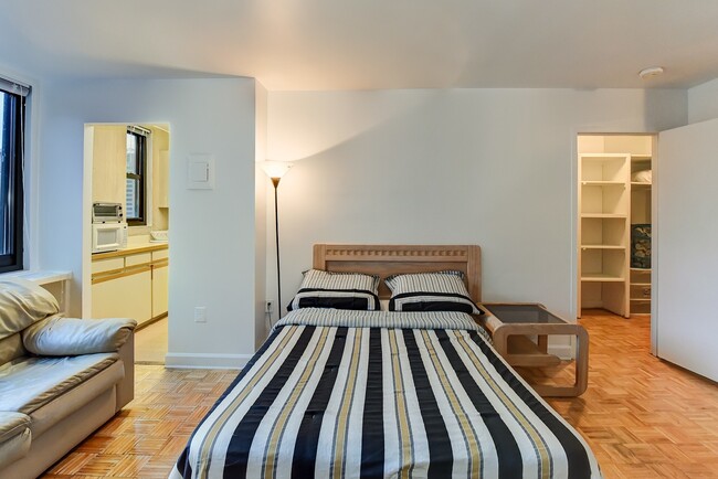 Building Photo - Spacious & Bright Unfurnished Studio for Rent