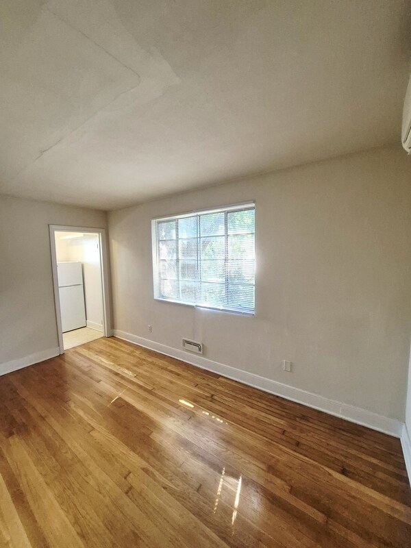 Foto del edificio - 3230 W Grace St
