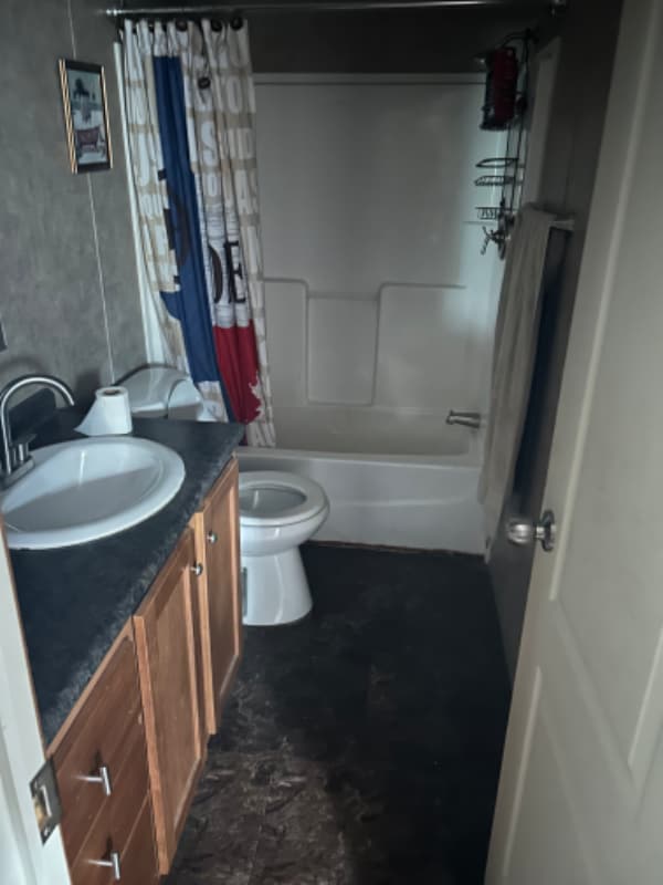 Foto del edificio - 3379 Family Dr