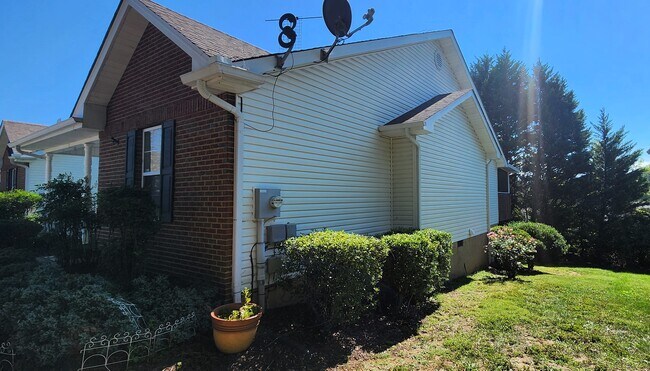 Foto del edificio - 1521 Mayberry Ln