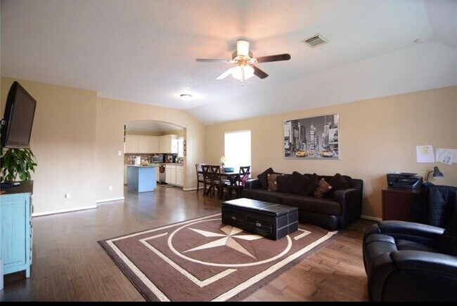 Building Photo - 14021 Buckskin Dr