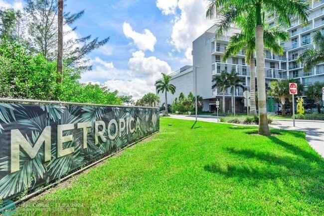 Foto del edificio - 2000 Metropica Wy