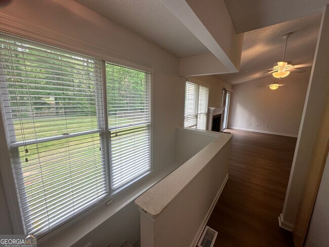 Foto del edificio - 207 Kentwood Dr