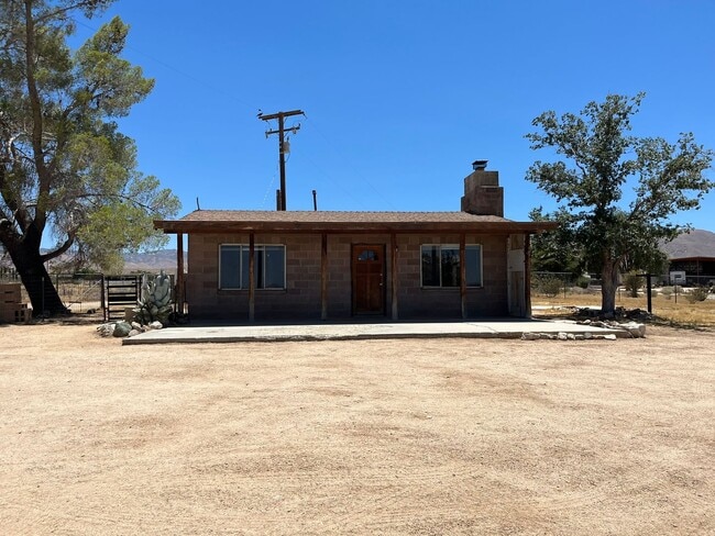 Building Photo - COMING SOON! Charming 2 bedroom, 1 bathroom