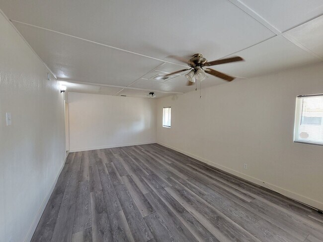Building Photo - Recently Updated Home for Rent in Brawley!
