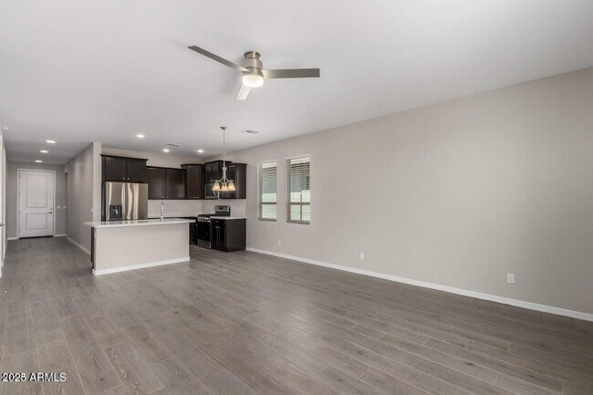 Foto del edificio - 8419 W Encinas Ln