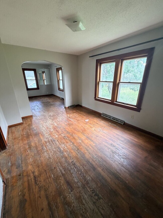 Building Photo - 1336 S 25th Ave