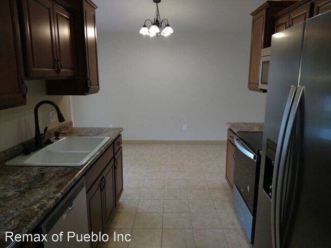 Building Photo - 3 br, 2 bath House - 2224 South Dr.