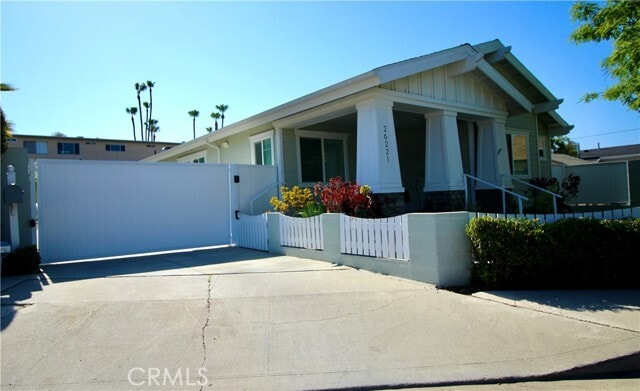 Building Photo - 26221 Oak St