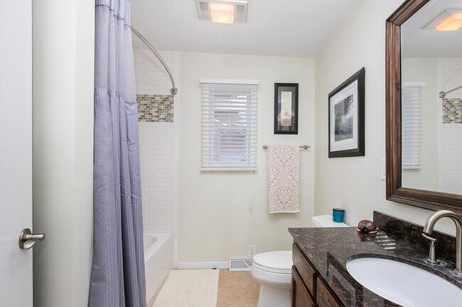 Building Photo - 12437 Cabin Dr