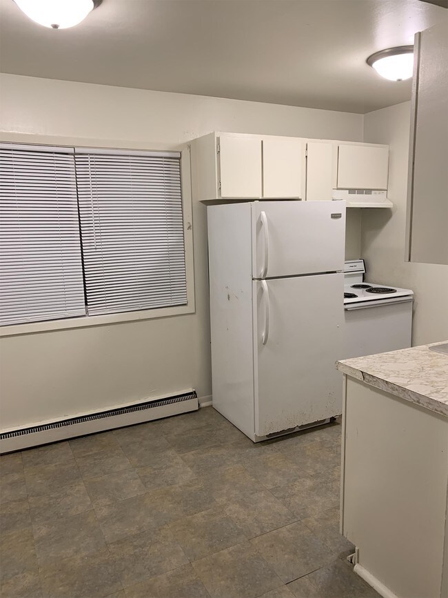 744 Gillette Ave Unit C1, Aurora, IL 60506 Room for Rent in Aurora
