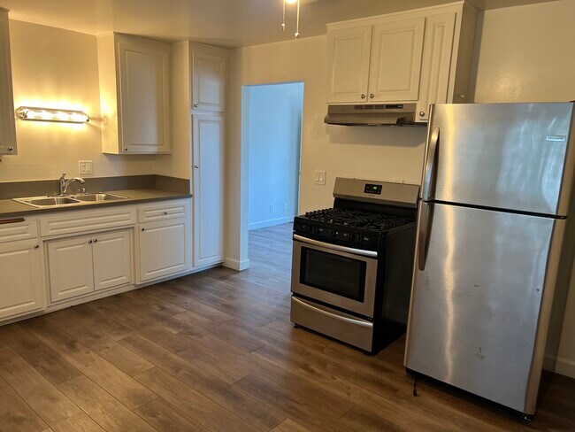 Kitchen - 318 Sierra St