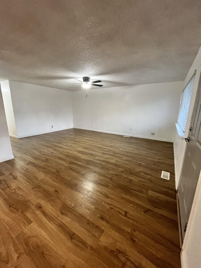 Foto del edificio - 1240 N 2nd E