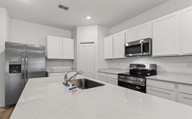 Foto del edificio - 6916 Golden Monarch Ave