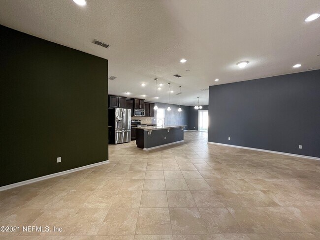 Building Photo - 630 Glendale Ln