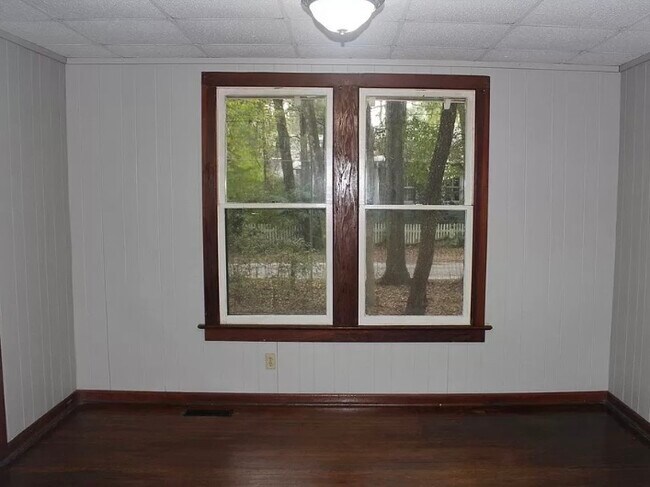 Building Photo - 725 NW 30th Ave