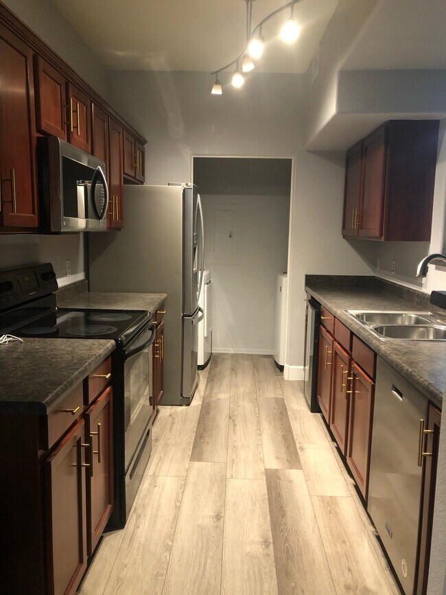 Updated Appliances - 3302 N 7th St