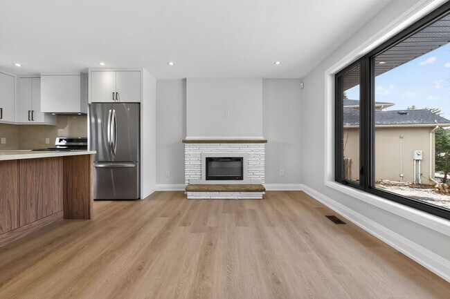 Building Photo - 33 Lancer Dr