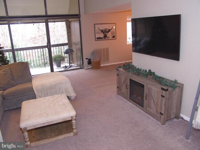 Building Photo - 1625 Parkcrest Cir