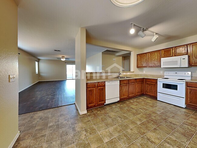 Building Photo - 7504 S Sunrise Way