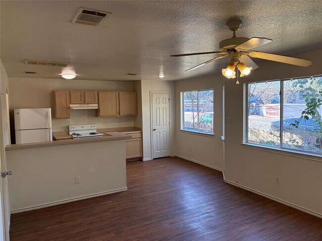 Foto del edificio - 111 Cedar Ln