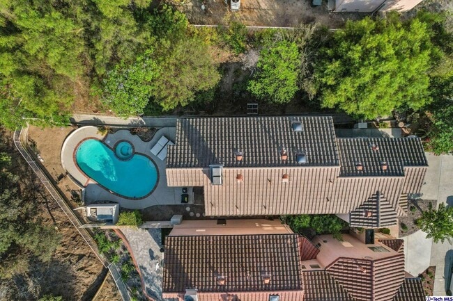 Building Photo - 933 Calle La Primavera