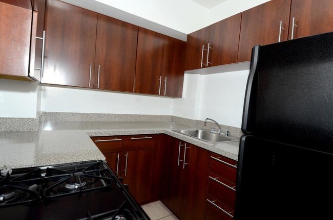 Foto del edificio - 2757 N Pine Grove Ave