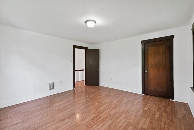 Foto del edificio - 3 bed 1 bathroom - central air, outdoor sp...