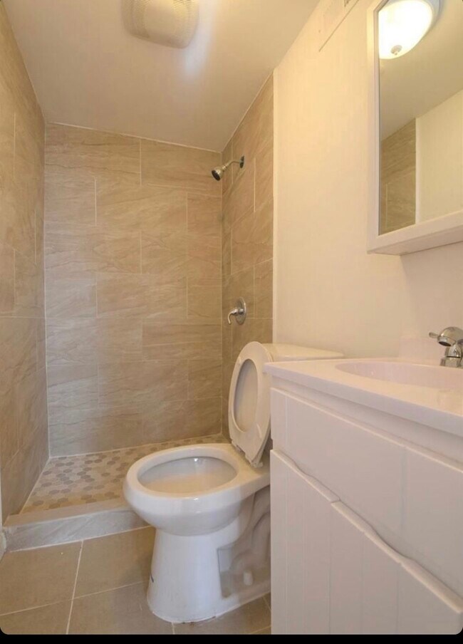 Foto del edificio - 431 E Woodlawn St