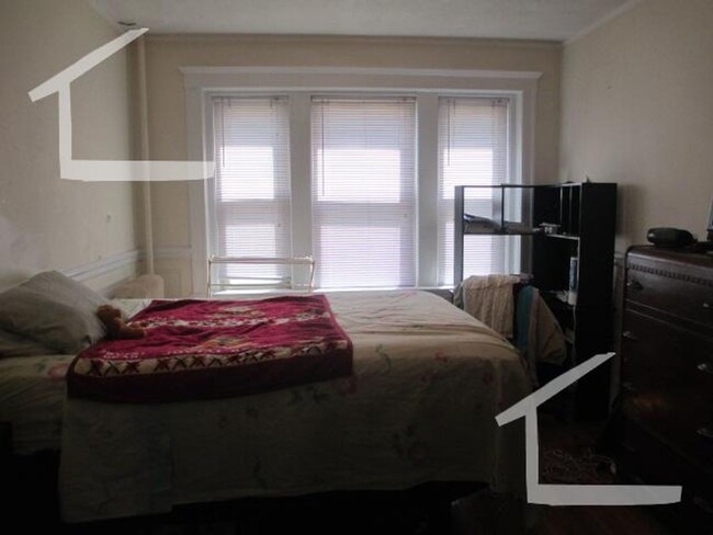 Foto del edificio - Large 2 bed located near the Green Line in...