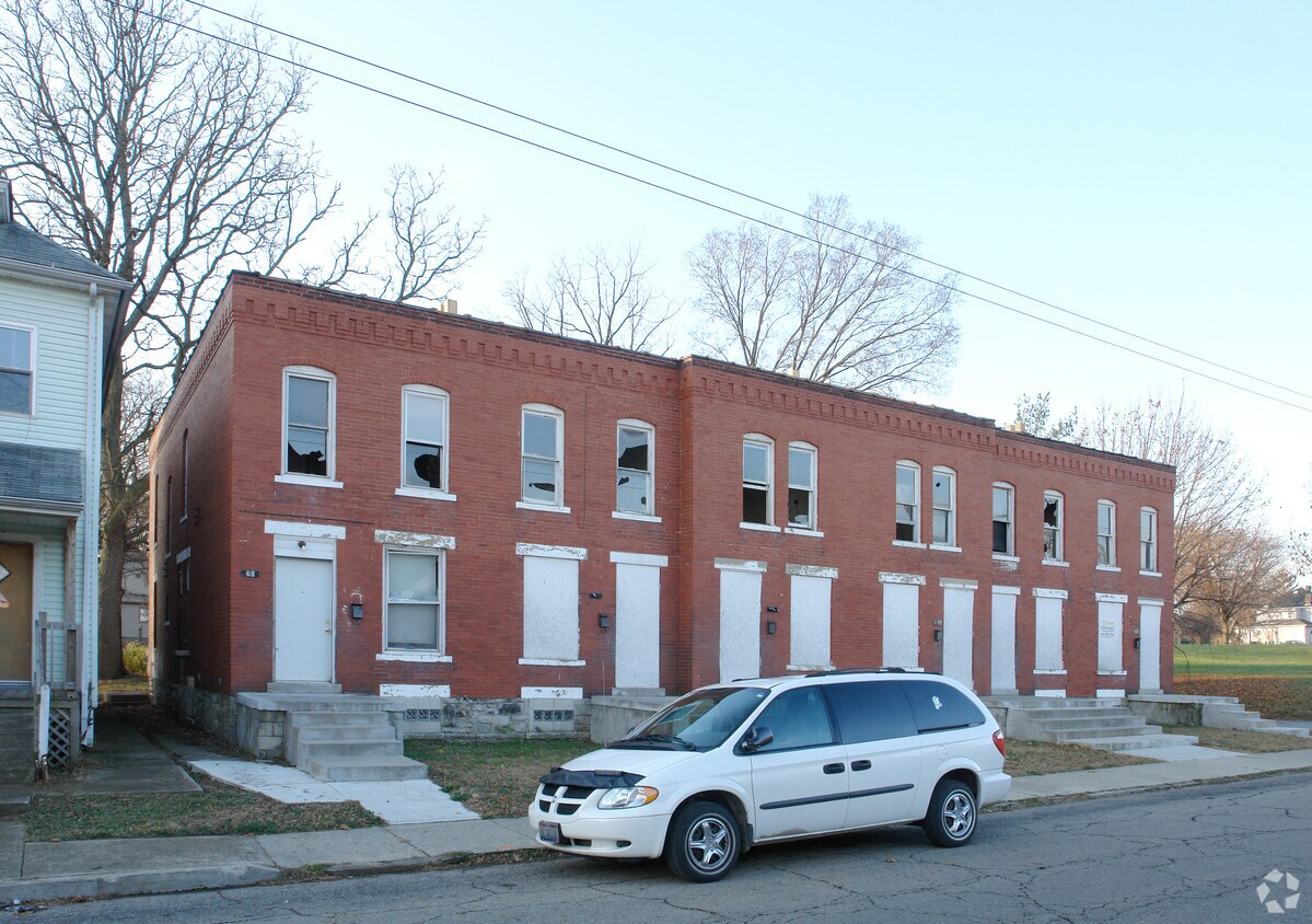 Building Photo - 1621-1631 Oak St