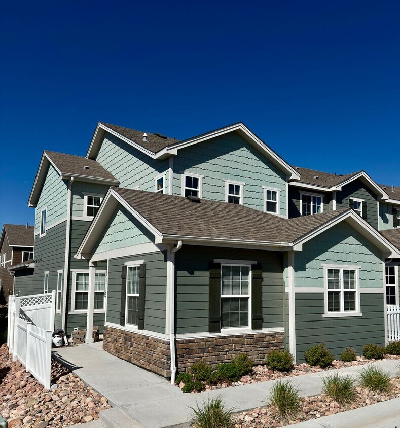 Primary Photo - Newly Built 3 Bedroom, Powers and Research...