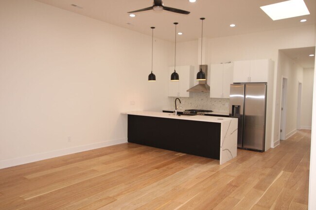 Foto del edificio - Newly renovated 2 bed with 2 offices apart...