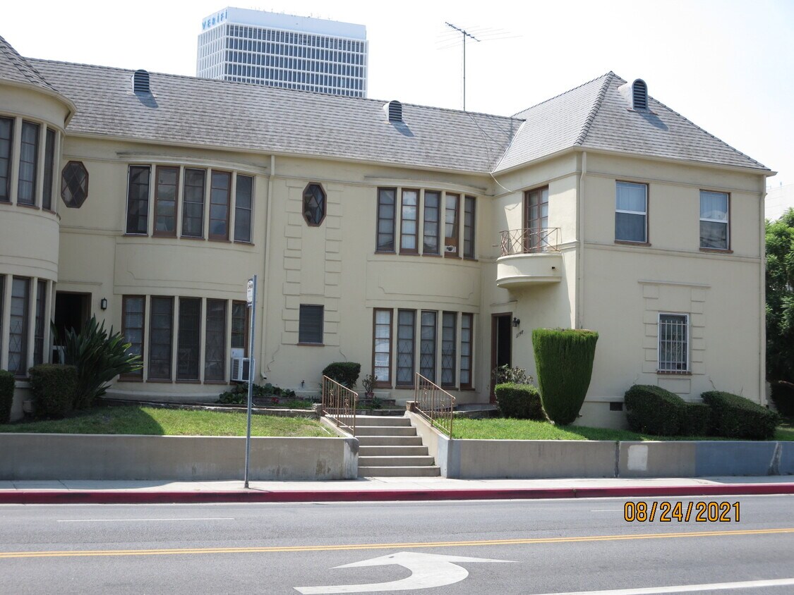 Primary Photo - 5648 W 6th St