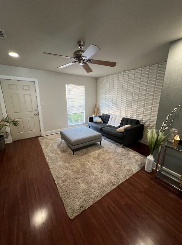 Foto principal - 1101 Grove Blvd