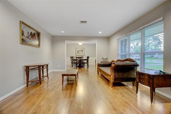 Building Photo - 11102 Atwell Dr