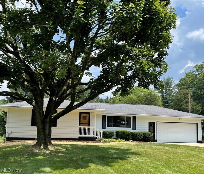 Building Photo - 1077 Dawn Dr NE