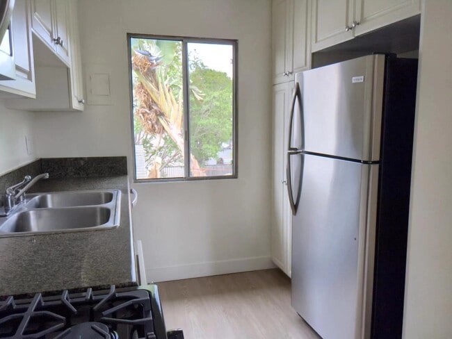 Building Photo - 1248 N Las Palmas Ave