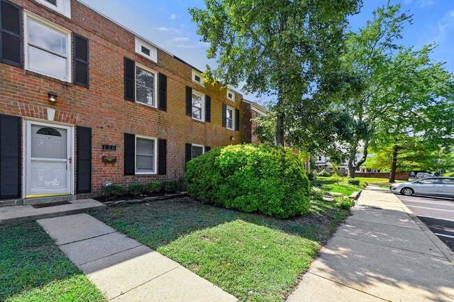 Building Photo - Ready Now! 3 bedroom Townhouse in Annapolis!