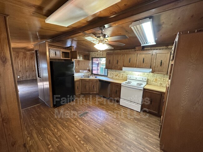 Foto del edificio - 10251 Shadow Wood Cir
