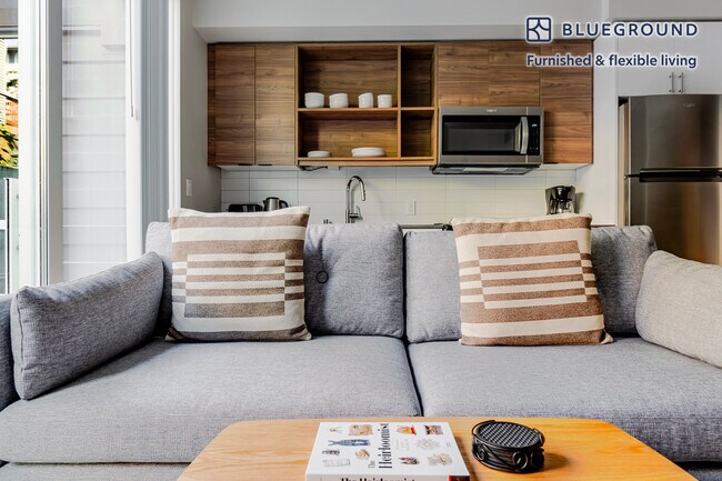 Foto del edificio - 2222 15th Ave W