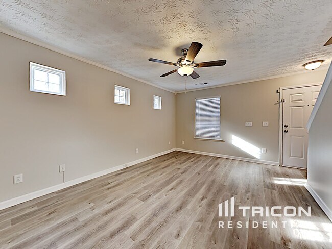 Building Photo - 264 Silver Ridge Dr