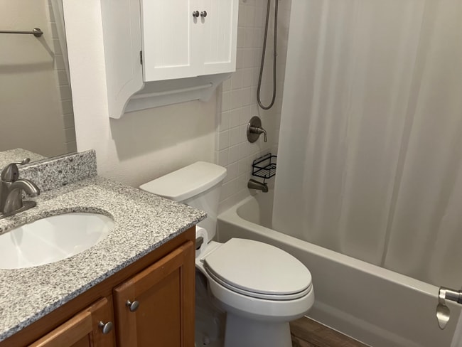 Building Photo - 350 Riviera Dr