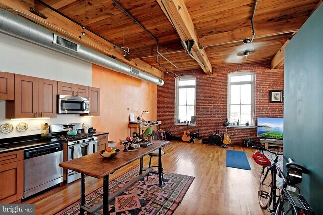 Building Photo - 2551 Trenton Ave