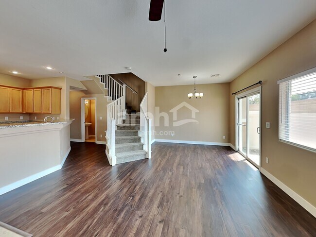 Building Photo - 10131 Sunset Palisades Way