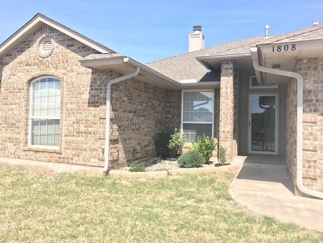 Building Photo - Open Plan - 3 Beds + Office - Moore Schools